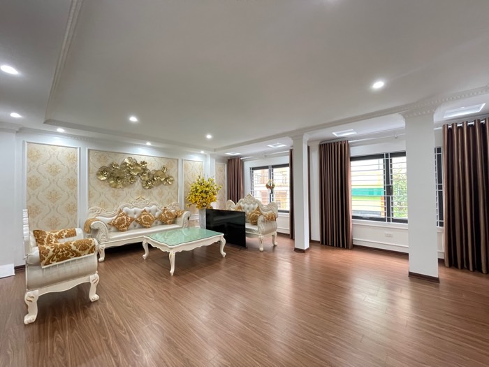 HẠ SỐC 600 TRIỆU – CHỈ CÒN 12 TỶ – NHÀ MỚI 7 TẦNG THANG MÁY PHÂN LÔ VỈA HÈ HOÀNG ĐẠO THÀNH