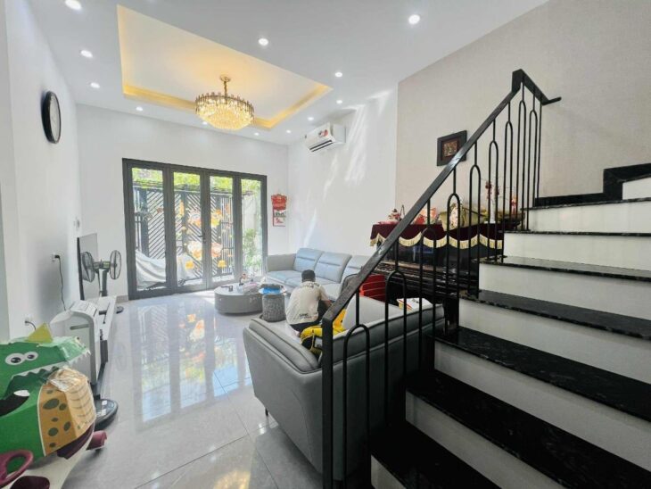 BÁN NHÀ LẠC LONG QUÂN CẦU GIẤY Ô TÔ VÀO NHÀ – NHÀ MỚI VỊ TRÍ ĐẸP 60M 15 TỶ