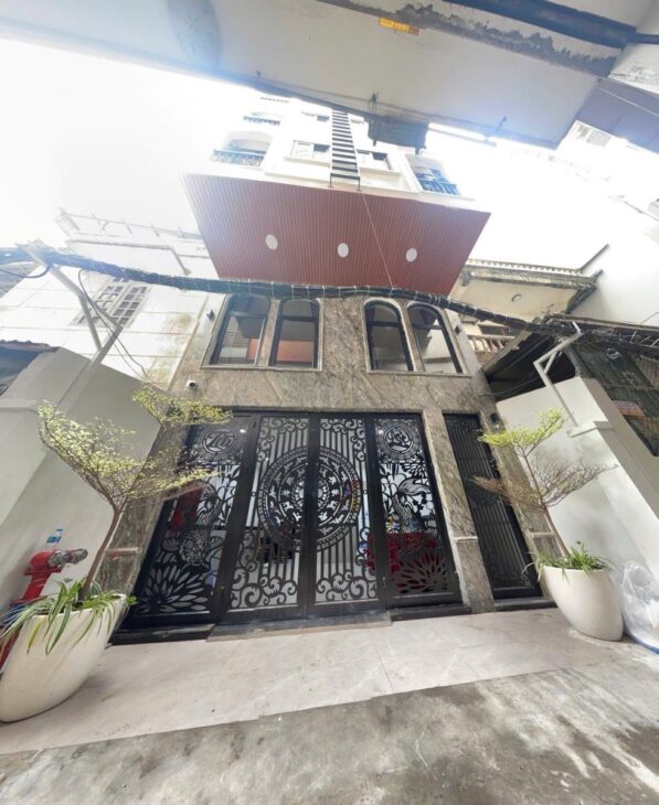 BÁN NHÀ DÒNG TIỀN PHÁO ĐÀI LÁNG ĐỐNG ĐA 6 TẦNG THANG MÁY 20 PHÒNG DOANH THU 1,3 TỶ/NĂM GIÁ 23,5 TỶ