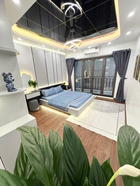 BÁN NHÀ VĂN CHƯƠNG ĐỐNG ĐA 1 NHÀ RA MẶT HỒ NHÀ ĐẸP FULL NỘI THÁT 4 TẦNG 32M 7,1 TỶ