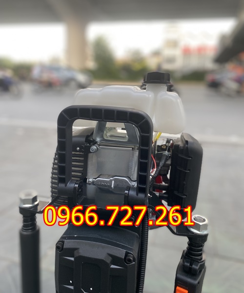 Máy đóng cọc cầm tay 4 thì Kawasaki KW680 – Chạy xăng, mạnh mẽ, dễ thao tác