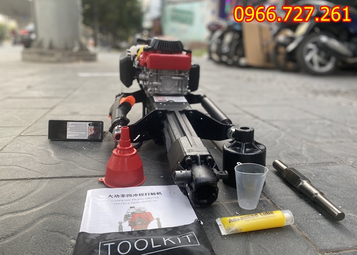 Máy đóng cọc cầm tay 4 thì Kawasaki KW680 – Chạy xăng, mạnh mẽ, dễ thao tác