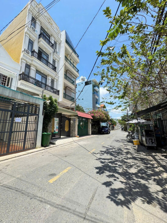 bán nhà biệt thự, liền kề tại 112đường Nguyễn Văn Hưởng, Phường Thảo Điền, Quận 2, TP. Thủ Đức.