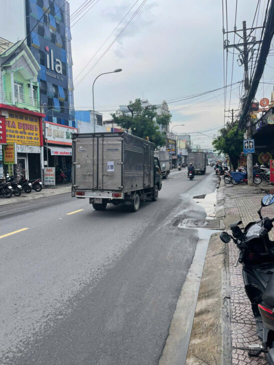 Bán nhà mặt tiền 1 trệt 3 lầu 5x20m giá 10,5 tỷ Đường Nguyễn Ảnh Thủ