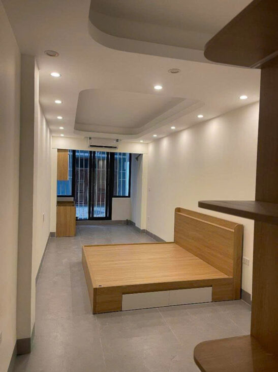 Nhà Lạc Long Quân, 6 tầng thang máy, diện tích 43m, mặt. tiền 3m thoáng đẹp.