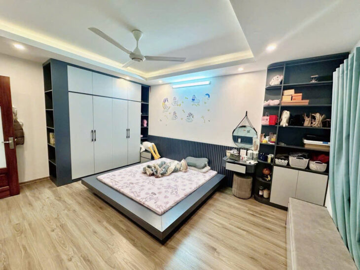 Nhà Xuân La, Lạc Long Quân! Diện tích 32m, 5 tầng, mặt. tiền. 5m!
