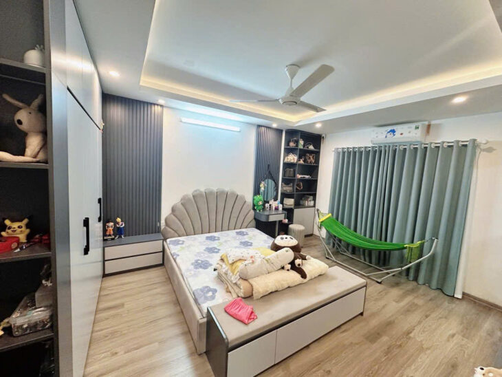 Nhà Xuân La, Lạc Long Quân! Diện tích 32m, 5 tầng, mặt. tiền. 5m!