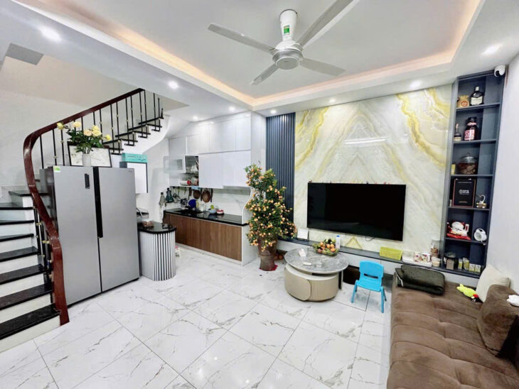 Nhà Xuân La, Lạc Long Quân! Diện tích 32m, 5 tầng, mặt. tiền. 5m!