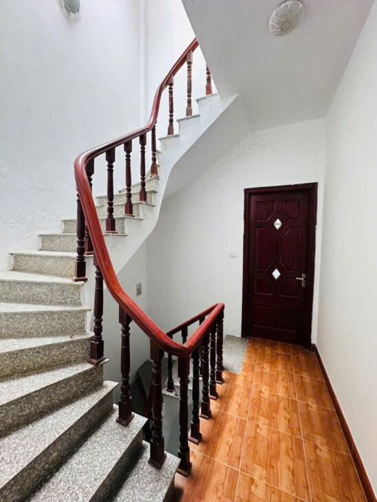 Tây Hồ hót quá nhỉnh 8 tỷ có ngay nhà 5 tầng, 2 phút ngồi bờ Hồ Tây hóng gió, ngắm mặt hồ!