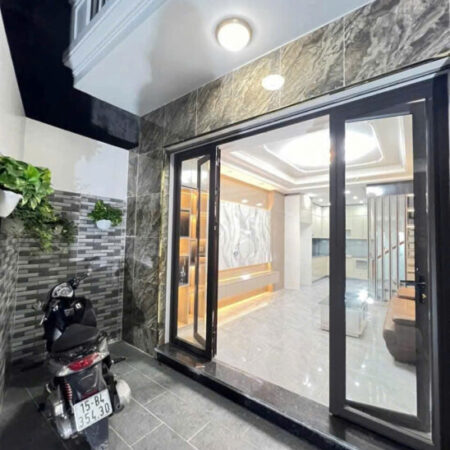 Siêu phẩm nhà xây mới, độc lập, sân cổng rộng 10 mâm cỗ phố Lê Lợi-Hải Phòng.