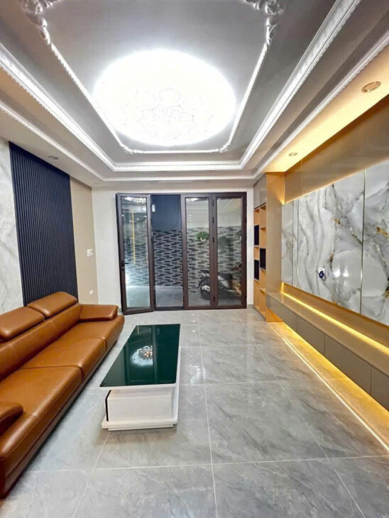 Siêu phẩm nhà xây mới, độc lập, sân cổng rộng 10 mâm cỗ phố Lê Lợi-Hải Phòng.