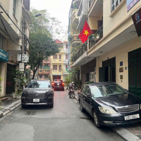 CỰC HIẾM Ô TÔ TRÁNH PHỐ MINH KHAI. KINH DOANH, Ở VIP, GIÁ CHỈ 8.9 TỶ.