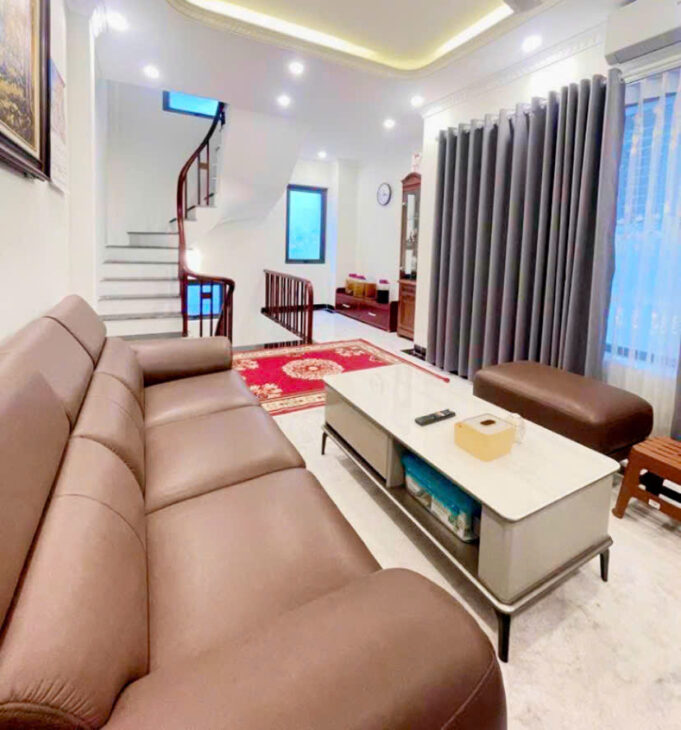 BÁN NHÀ PHẠM VĂN ĐỒNG, 42 M x 5 TẦNG, NGÕ THÔNG Ô TÔ – PHÂN LÔ– KINH DOANH SẦM UẤT – DÂN XÂY MỚI –