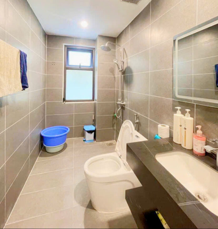BÁN NHÀ PHẠM VĂN ĐỒNG, 42 M x 5 TẦNG, NGÕ THÔNG Ô TÔ – PHÂN LÔ– KINH DOANH SẦM UẤT – DÂN XÂY MỚI –