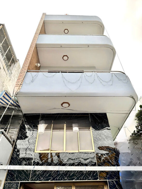 BÁN NHÀ Q10- MẶT TIỀN NGAY CHỢ NGUYỄN TRI PHƯƠNG- 5 TẦNG Ở NGAY: NHỈNH 10 TỶ. Mr Vũ: 0933 910 039