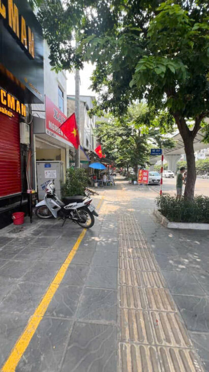MẶT PHỐ ĐẠI LA, VỈA HÈ ĐÁ BÓNG, OTO DỪNG ĐỖ, KINH DOANH ĐỈNH