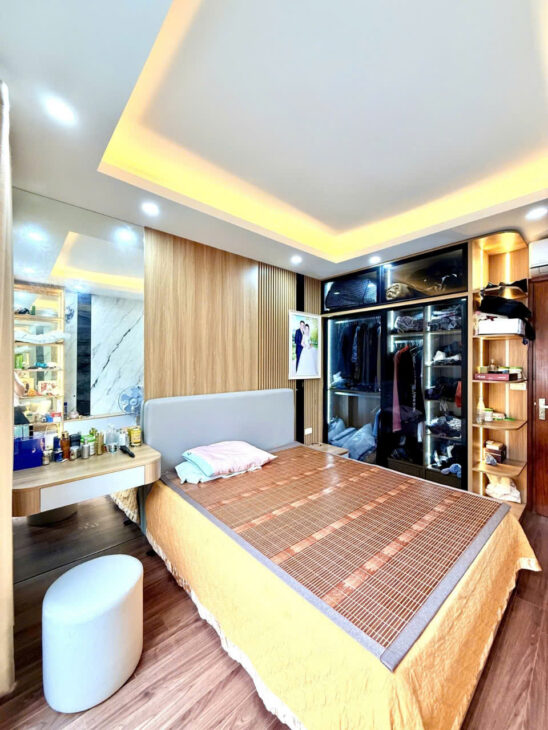 BÁN NHÀ NGUYỄN CHÍNH- HOÀNG MAI, 48 M2, 5 TẦNG, THANG MÁY, GIÁ 15,9 TỶ.