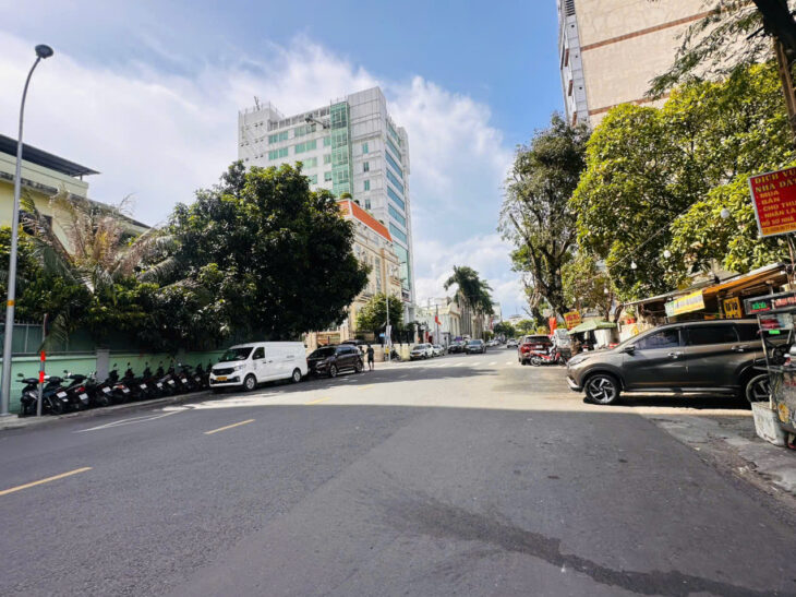 BÁN TÒA NHÀ VĂN PHÒNG 2H + 10 TẦNG-MT HOÀNG VIỆT TÂN BÌNH. DT: 12MX20M – 158 TỶ TL