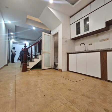 Bán Căn Nhà Lĩnh Nam Kéo Dài 36M 4 Tầng 4 Phòng Giá 4.75 Tỷ Sổ Đỏ Riêng