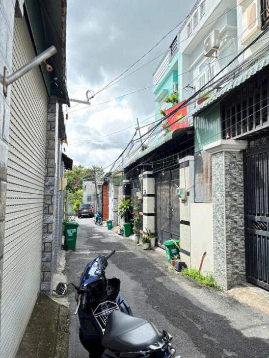 BÁN NHÀ C4 HXH NGỦ SÂN GẦN MẶT TIỀN ĐưỜNG LÀNG TĂNG PHÚ TNPA- 4.8 TỶ