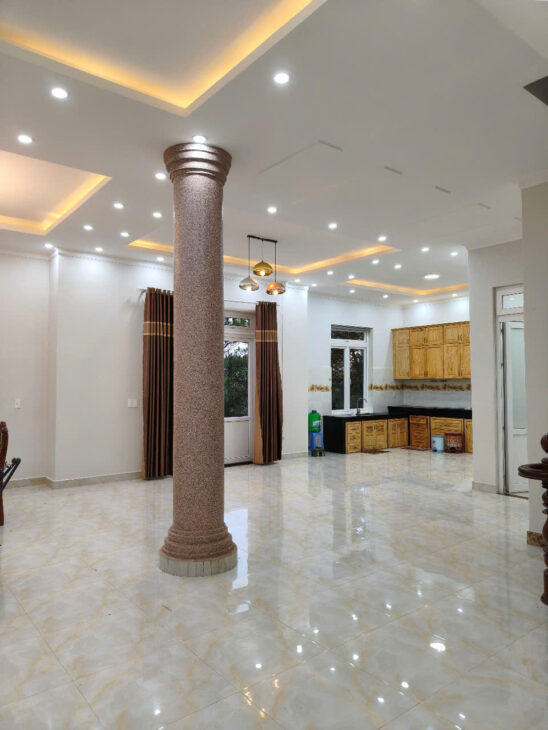 CHO THUÊ VILLA SÂN VƯỜN 5 PHÒNG TOẠ LẠC RỪNG THÔNG PHƯỜNG 8 ĐÀ LẠT GIÁ 25TR