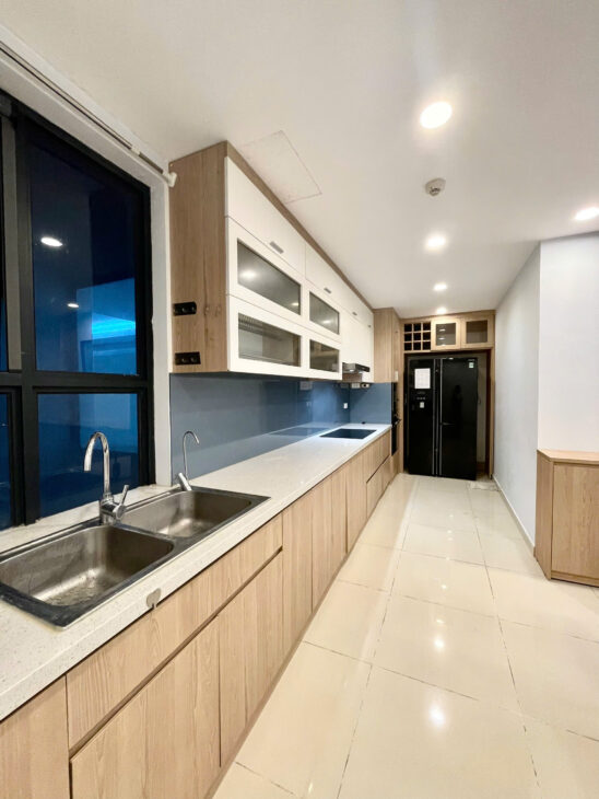 Căn góc dt 162m2, có 4 phòng ngủ 3 WC tòa khu Ruby, ban công hướng mát giá tốt nhất thị trường