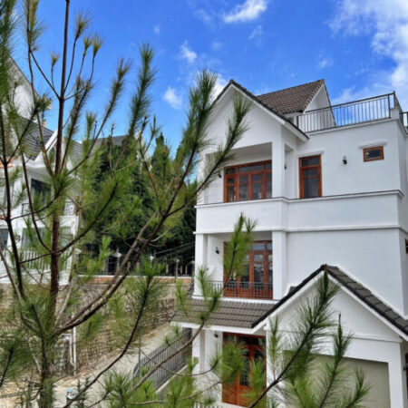 SANG NHƯỢNG VILLA TÂM HUYẾT NGUYỄN ĐÌNH CHIỂU, ĐÀ LẠT – 5PN, SÂN VƯỜN BBQ, HẺM Ô TÔ