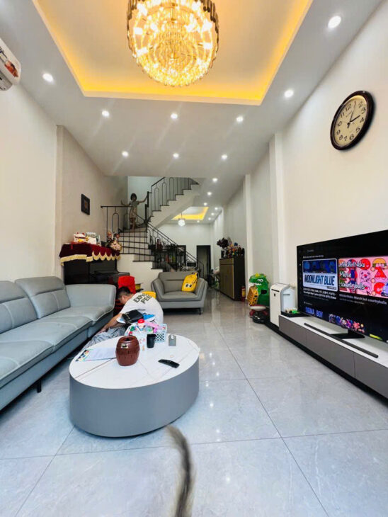 BÁN NHÀ LẠC LONG QUÂN – 62M2 – 5 TẦNG – PHÂN LÔ – Ô TÔ 7 CHỖ VÀO NHÀ – DÂN XÂY – KINH DOANH – 15.5