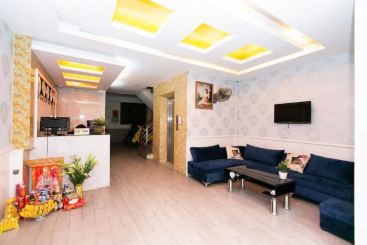 TOÀ KHÁCH SẠN – HOÀNG CẦU – CỰC HIẾM NHÀ BÁN – DOANH THU 550TRIỆU/NĂM – Ô TÔ