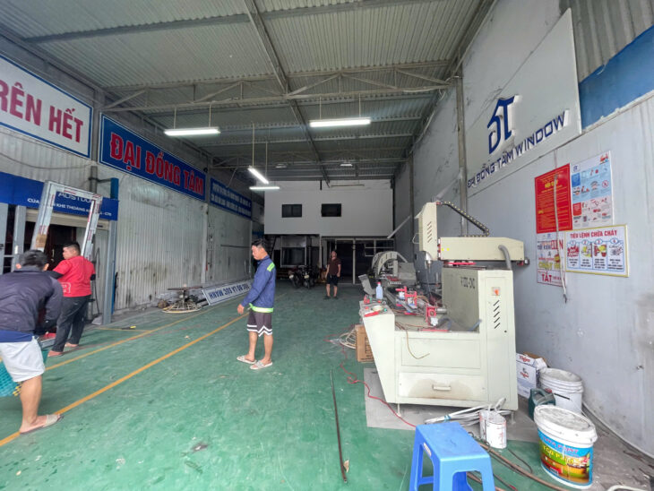 Quận 2 – Tp Thủ Đức ! Sang MB Nhà Xưởng mới đẹp có văn phòng ( DT : 8m x 25m ), lề đường 10m, Tel :