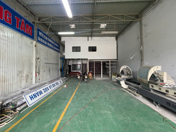 Quận 2 – Tp Thủ Đức ! Sang MB Nhà Xưởng mới đẹp có văn phòng ( DT : 8m x 25m ), lề đường 10m, Tel :