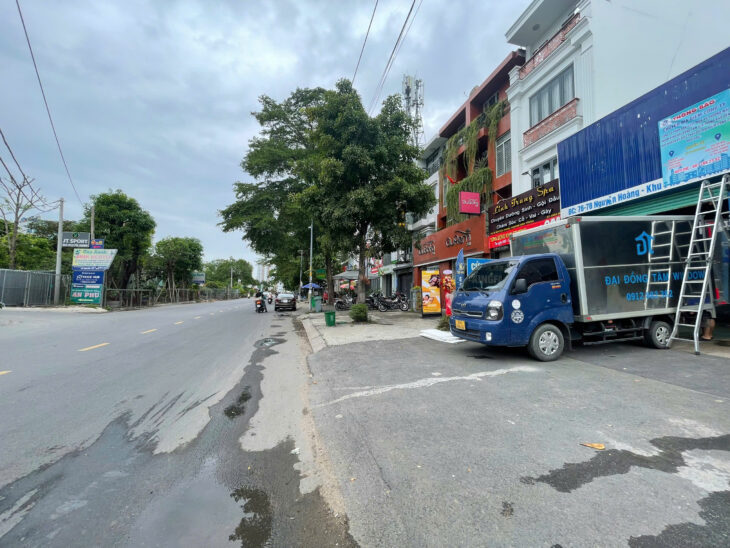 Quận 2 – Tp Thủ Đức ! Sang MB Nhà Xưởng mới đẹp có văn phòng ( DT : 8m x 25m ), lề đường 10m, Tel :