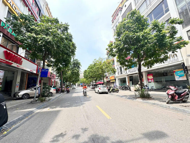 Siêu phẩm phố cổ vừa hot, lại hiếm Nguyễn Trường Tộ, Ba Đình cũ, sổ vuông đét , 2 mặt phố, DT đất