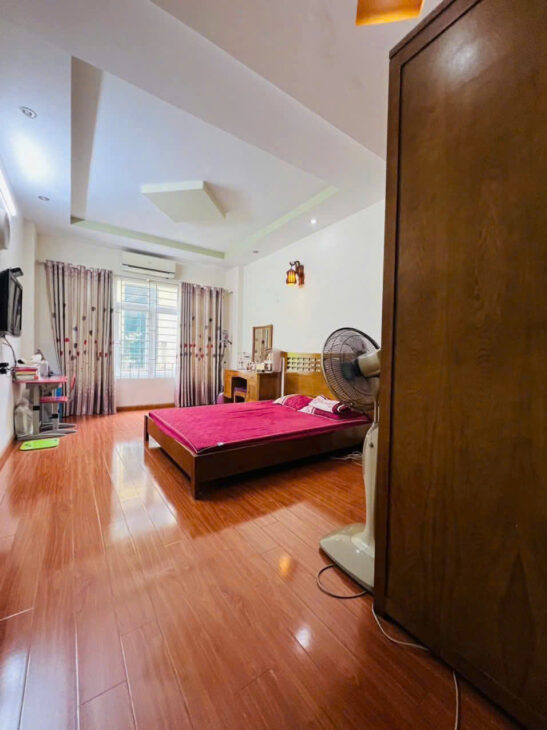 PHÂN LÔ HOÀNG QUỐC VIỆT – CẦU GIẤY – 2 MẶT Ô TÔ TRƯỚC SAU, KINH DOANH, Ở SƯỚNG- Ô TÔ VÀO NHÀ – HAI