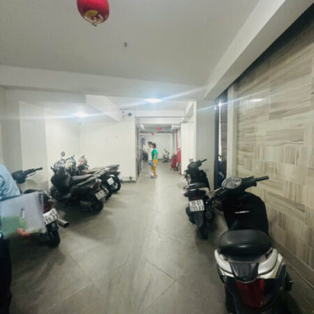 Bán tòa nhà Hào Nam – Căn hộ dịch vụ 8 tầng thang máy – 19 phòng full khách – Dòng tiền 130tr/tháng