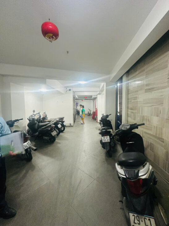 Bán tòa nhà Hào Nam – Căn hộ dịch vụ 8 tầng thang máy – 19 phòng full khách – Dòng tiền 130tr/tháng