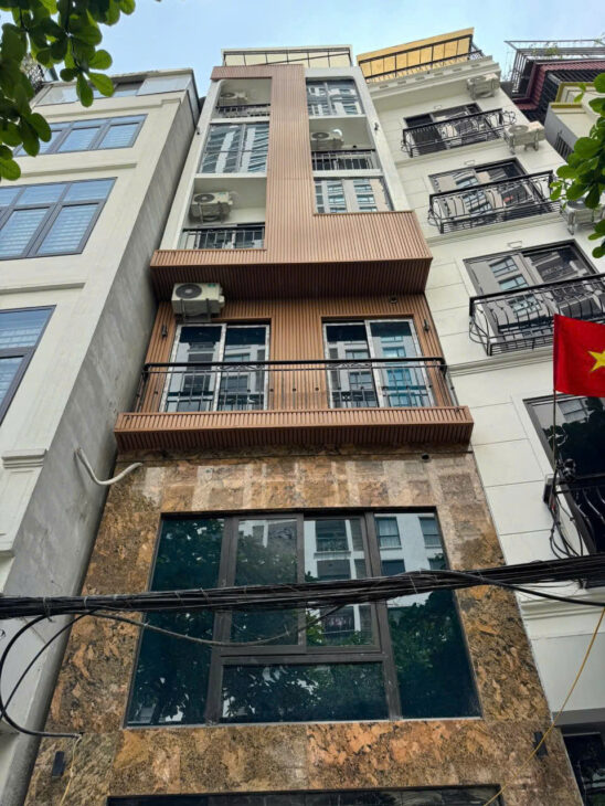 ✨ SIÊU PHẨM MẶT PHỐ HOÀNG CẦU VỊ TRÍ LÔ GÓC KIM CƯƠNG – DIỆN TÍCH 100M NHÀ MỚI XÂY 5 TẦNG MẶT TIỀN