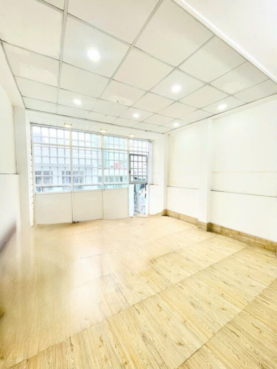 16 TỶ: BÁN NHÀ QUẬN 3- TRẦN HƯNG ĐẠO NGUYỄN VĂN CỪ- 4M x 13M- 3 TẦNG XE HƠI TRONG NHÀ.VŨ 0933910039