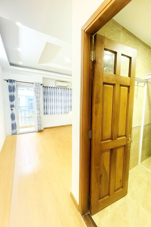 16 TỶ: BÁN NHÀ QUẬN 3- TRẦN HƯNG ĐẠO NGUYỄN VĂN CỪ- 4M x 13M- 3 TẦNG XE HƠI TRONG NHÀ.VŨ 0933910039