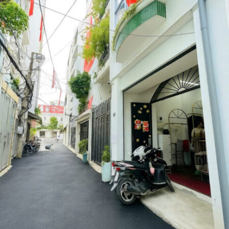 16 TỶ: BÁN NHÀ QUẬN 3- TRẦN HƯNG ĐẠO NGUYỄN VĂN CỪ- 4M x 13M- 3 TẦNG XE HƠI TRONG NHÀ.VŨ 0933910039