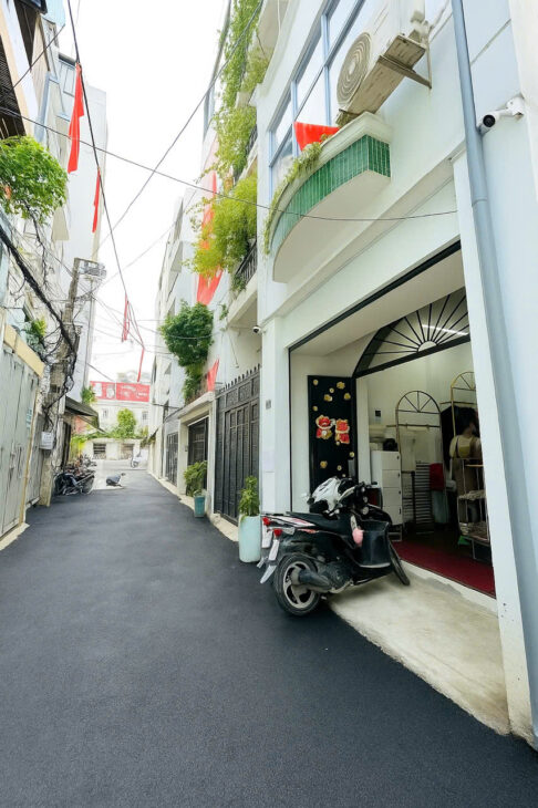 16 TỶ: BÁN NHÀ QUẬN 3- TRẦN HƯNG ĐẠO NGUYỄN VĂN CỪ- 4M x 13M- 3 TẦNG XE HƠI TRONG NHÀ.VŨ 0933910039
