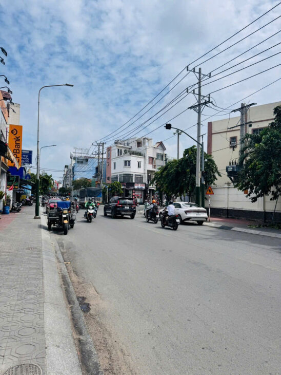 BÁN NHÀ DĨ AN -MỚI ĐẸP – KCN SÓNG THẦN – XE HƠI VÀO TẬN NHÀ -CHỈ 3.55 TỶ