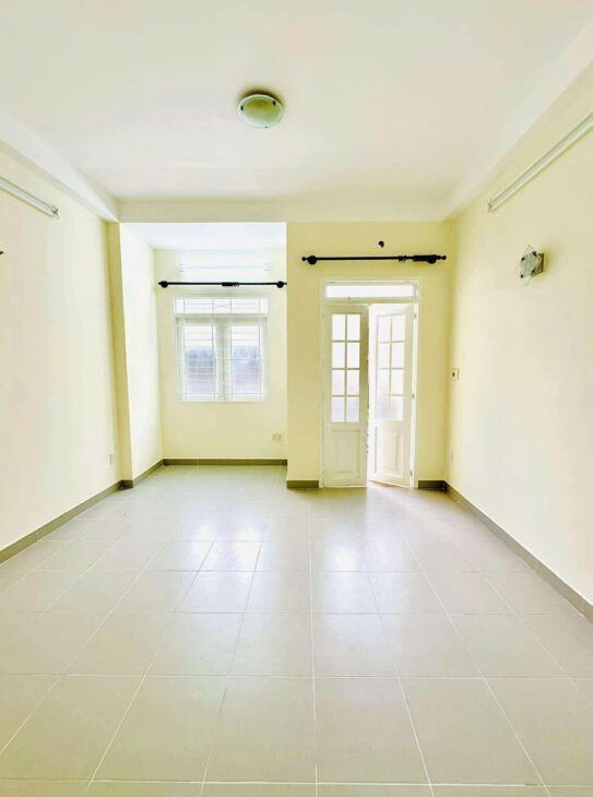 6 Tỷ nhỉnh: Nhà Quận 10 – ngay Bệnh Viện 115 – Xe hơi trong nhà 4 Tầng Ngang hơn 4m. VŨ 0933910039