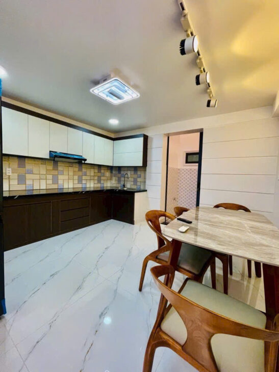 NHÀ ĐẸP GẦN QUẬN 7-5 TẦNG – HẺM XE HƠI – FULL NỘI THẤT CAO CẤP