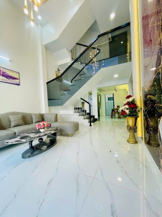 NHÀ ĐẸP GẦN QUẬN 7-5 TẦNG – HẺM XE HƠI – FULL NỘI THẤT CAO CẤP