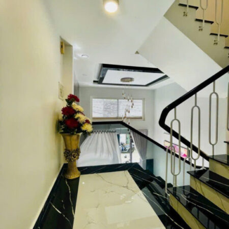 Cần bán gấp căn nhà siêu đẹp 5 tâng, thiết kế hiện đại, ngay sát Quận 7 Cần bán gấp căn nhà siêu đẹp 5 tâng, thiết kế hiện đại, ngay sát Quận 7