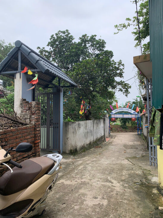 cc cần bán 51,5m đất full tc đường 4m ô tô ngủ trong đất cách ql6 1km giá 1x tỉ