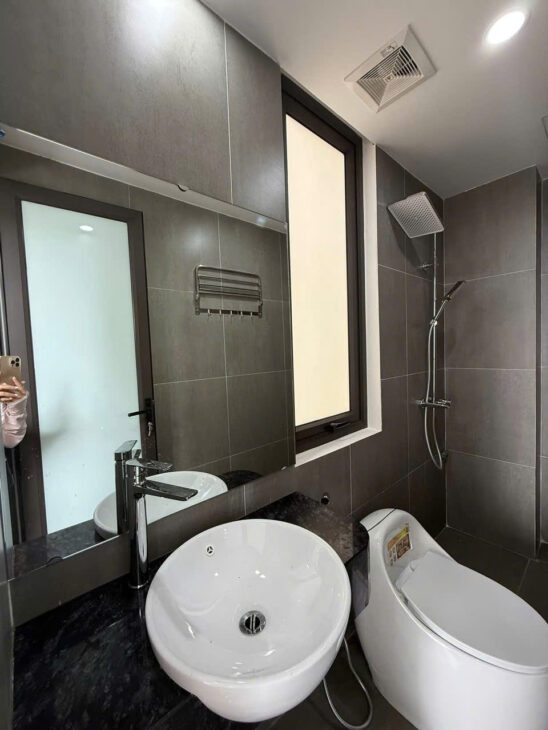 BÁN NHÀ LẠC LONG QUÂN 63M, 6 TẦNG THANG MÁY, 12 TỶ, NGÕ THÔNG – DÒNG TIỀN 50TR/THÁNG