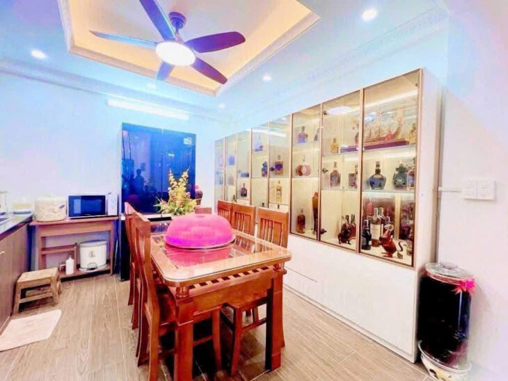 BÁN NHÀ PHẠM VĂN ĐỒNG CẦU GIẤY 60M² x 5 TẦNG x MT 4.5M – 11 TỶ – GẦN Ô TÔ – NGÕ THÔNG – NHÀ LÔ GÓC