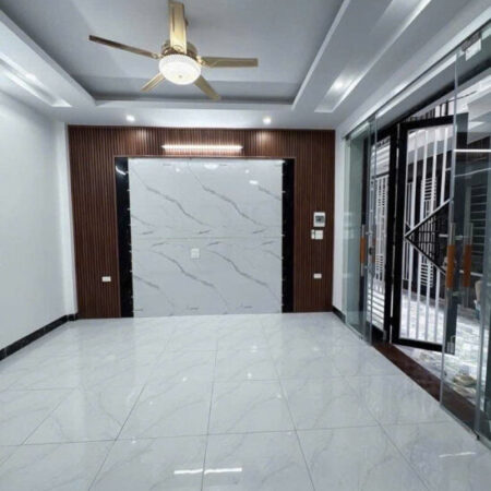 BÁN NHÀ PHÂN LÔ PHẠM VĂN ĐỒNG 50M² x 7 TẦNG THANG MÁY MT 5M – GIÁ 12.5 TỶ, LÔ GÓC, Ô TÔ VÀO NHÀ
